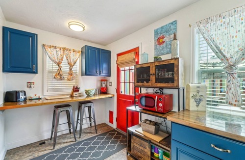 Lamar Heights Area House | PET AND FAMILY FRIENDLY CONVENIENTLY LOCATED I HEART COLORADO HOME