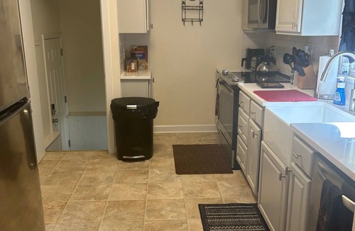 Annapolis House | Pet Friendly, 4 Bedrooms in Annapolis, MD less than 2 miles to Naval Academy.