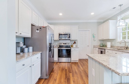 Tranquil Harbour House | Pet Friendly, Perfect Beach Getaway! Private Bungalow w/living Space!