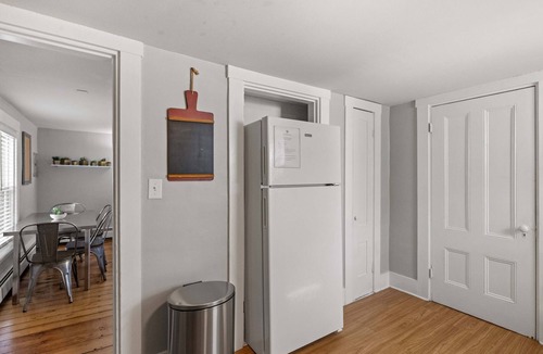 Exeter Apartment | Pet-Friendly Remodeled Exeter 2Bed1Ba Parking & Laundry