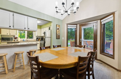 Woodbury House | Pet-Friendly Woodbury Home Near Downtown St. Paul