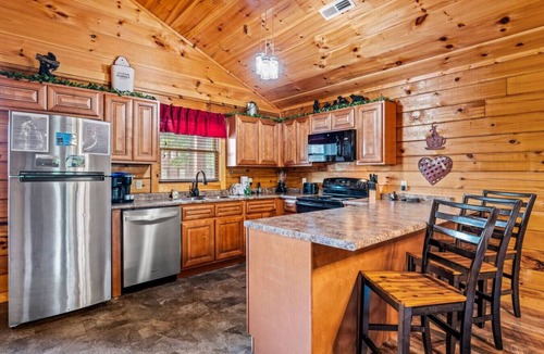 Pigeon Forge Cabin | Pigeon Forge Pool Theater Games Hot Tub Karaoke