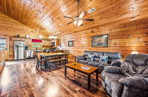 Pigeon Forge Cabin | Pigeon Forge Pool Theater Games Hot Tub Karaoke