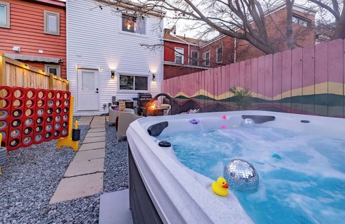 South Side Flats House | Pittsburgh House with Hot Tub, Patio & Free Parking!