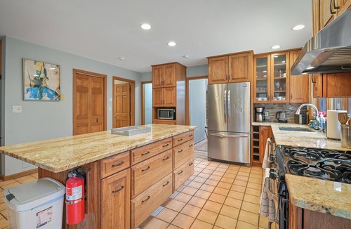Lake Harmony Estates Cabin | Poconos Breezy Paradise Cabin-Lakeview Retreat with Cozy Fire Pit & Hot Tub