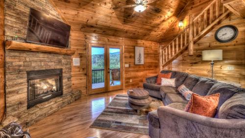 Ridgeline Vistas House | Points of View - Mountain View | Pet Friendly | Hot Tub | Pool Table | Air Hockey | Fire Pit