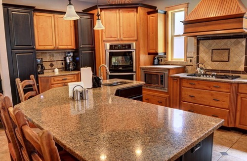 Deer Park House | Premier Luxury Home with 6 BR/7 BA, Hot Tub, Game Room, SHARC passes, A/C