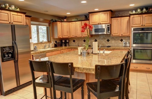 Deer Park House | Premier Luxury Home with 7 BR/7.5 BA, Hot Tub, Game Room, SHARC passes, A/C