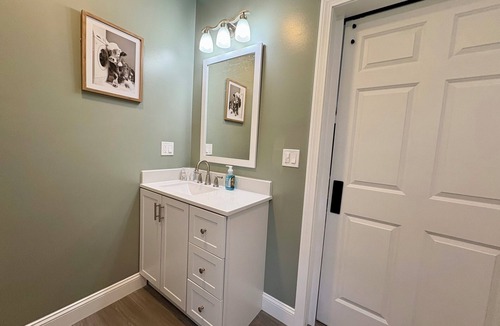 Palmyra Apartment | Pristine upscale 2 bedroom duplex unit surrounded by forest.