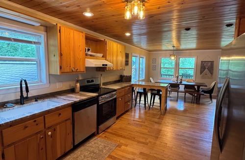 Morganton House | PRIVACY,VIEWS,POND,CREEKS! pooltable-arcade-minutes to BlRdg-Lake-dogs welcome