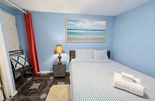Queens Apartment | Private Beach Suite -Own Entrance & Bath- Free Parking - Near JFK