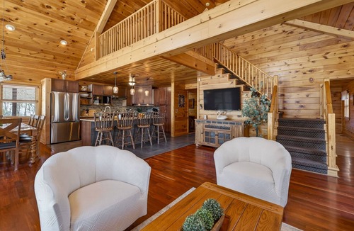 Scottsburg House | Private Cabin Retreat-Heated Pool/Hot Tub/Tiki Bar
