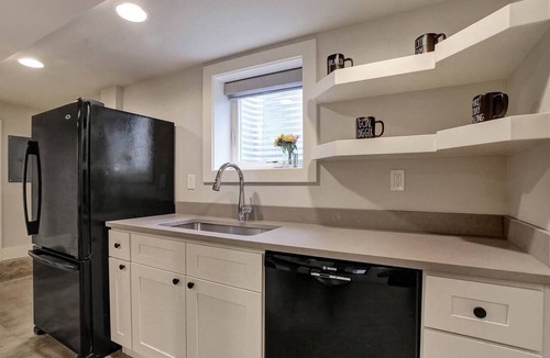 Glenmorrie Condo | Private Daylight Basement | Near Downtown & Lake