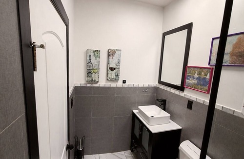 Bushwick Apartment | ~ Private Full Suite-Next to multiple Subway lines ~ Great Location
