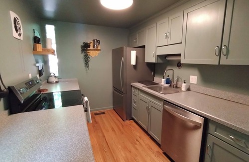 Berkeley Springs Cabin | Private hot tub, wooded, EV charger, 1-gig fiber internet