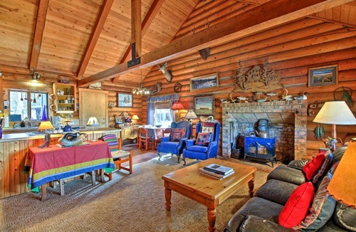 Oregon Water Wonderland House | Private Log Cabin in Bend with Deschutes River View!