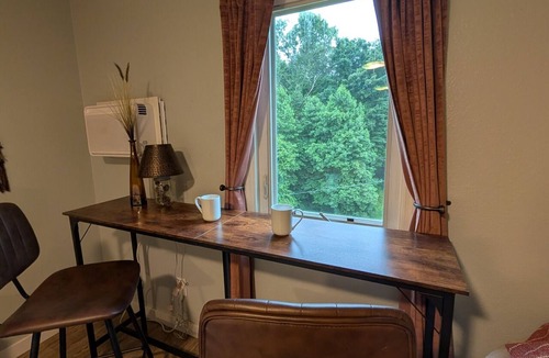 Murphy Apartment | Private Mountain Suite with Queen Bed, Fire Pit, Grill & Peaceful Outdoor Space.