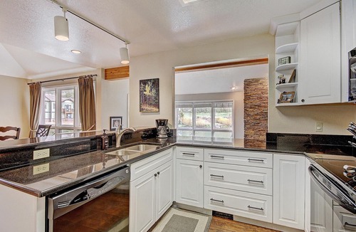 East Village at Copper House | Private Mountain Town home Pet Friendly - with Great Views! WD12
