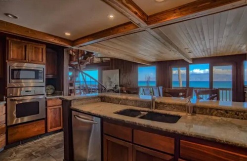 Napili Cabin | PRIVATE OCEAN FRONT ESTATE ON TURTLE COVE, NAPILI - MOST SPECTACULAR LOCATION