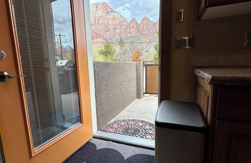 Zion National Park South Entrance Apartment | Private Patio w/BBQ, King beds, Super CLEAN, Walkable, right downtown!