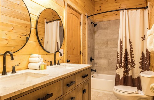 Smoky Mountains Cabin | Private Pool! Amazing Views! Movie Theater!