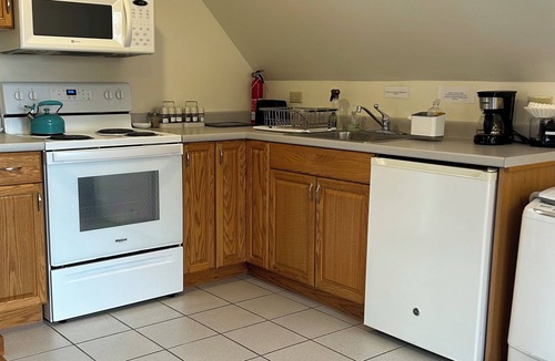 Guilford Apartment | Private, Quiet Studio With Mountain Views
