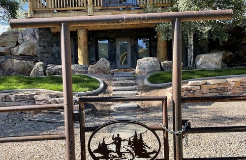 Tabiona Cabin | Private, Romantic Honeymoon/Anniversary Cabin Retreat with Pond and River Access