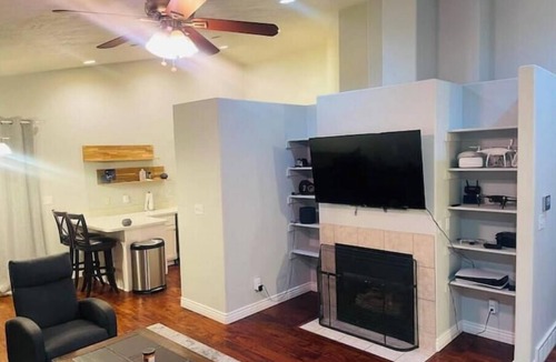 Provo House | Provo Home - self-contained 2 bedroom 2 bathroom upper unit