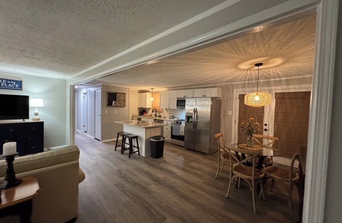 Macon House | Quaint 3-bedroom 2-bathroom house with all necessary features in welcoming Macon