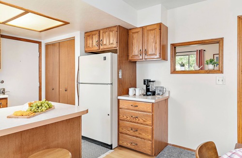 Midway House | Quaint Swiss Chalet Steps from Main St- Sleeps 5