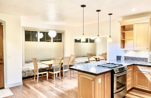 Central Oregon House | Quiet & Spacious 3BR Retreat AC Sleeps 8 Office Space Near Airport