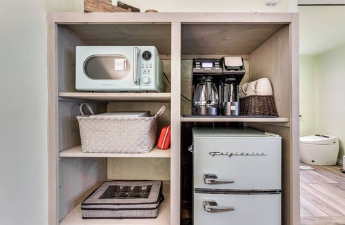 Enfield Apartment | Quiet Tree-lined Yard & EV Charger: Near I95