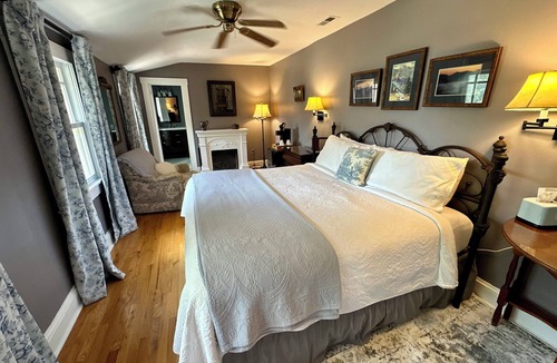 Black Mountain Bed & Breakfast | Red Rocker Inn