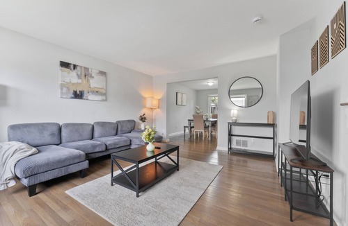 Cedonia House | Relaxed & Stylish Home in Baltimore