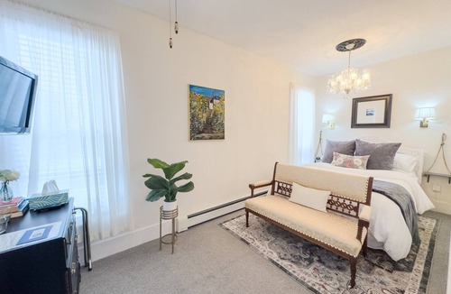 Marblehead Apartment | Relaxing Couples Retreat Near Lake Erie