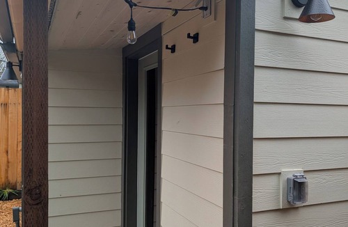 Silverton Cottage | Relaxing Couples Getaway with Hot Tub near downtown Silverton