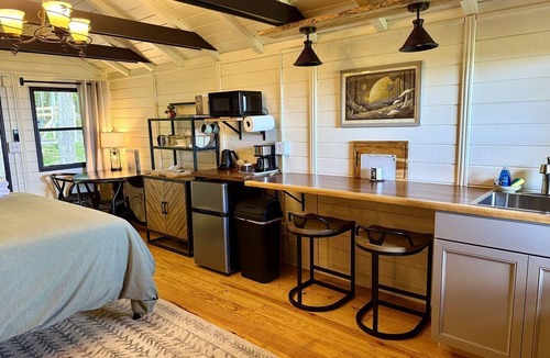 Laurel Ridge Cabin | Relaxing Mountain Getaway Above the Sea of Clouds, Black Mountain, NC