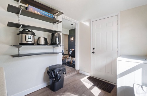 Fairview House | Relocation housing near Portland Airport large fenced yard, driveway parking!