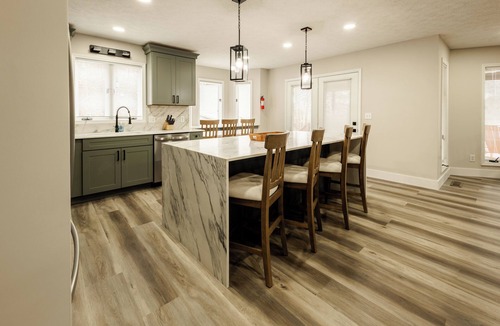 Eddyville House | Remodeled Lakefront Retreat with Hot Tub