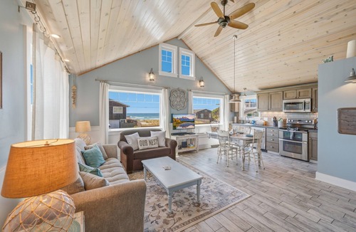 Rockaway Beach House | Remodeled Rockaway cabin near beach. Fireplace, spa shower. Hosts 4.
