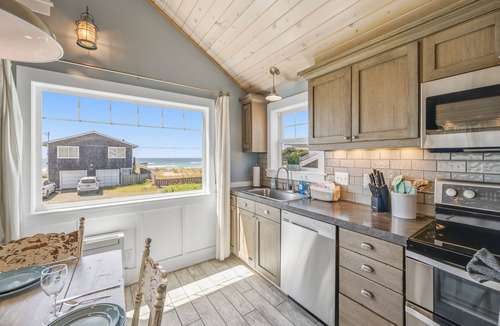 Rockaway Beach House | Remodeled Rockaway cabin near beach. Fireplace, spa shower. Hosts 4.