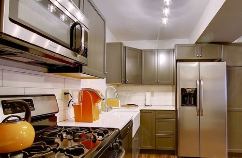 Steamboat Springs House | Remodeled TH Near Resort-Steps to Free Mtn/Town Bus Stop+ HotTub-W/D in Unit-Gas Fireplace-Mtn View