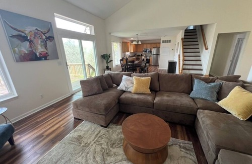 Milford House | Renovated 3 bdrm home with river views walkable to downtown Milford & bike trail