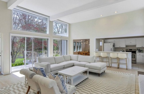 Village of East Hampton House | Renovated modern mid-century ranch, polished landscaping, heated saltwater.