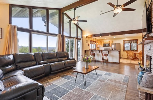 Farmington Cabin | Ridgecrest: Charming Family Mountain Retreat