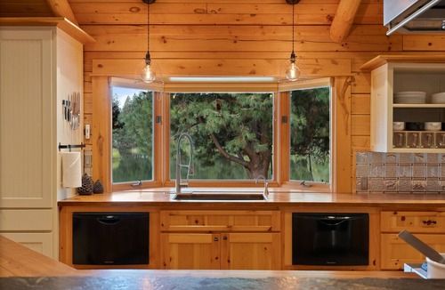 Deschutes River Woods Cabin | Risa Cabin: Full Lodge | Lake, Hot Tub, 9 Acres