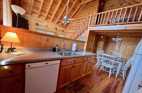 Choestoe Cabin | River Front Log Cabin- Hot Tub-Tubing on the River, Pet Friendly.