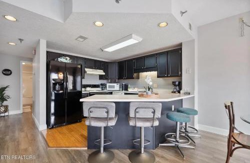Pigeon Forge House | River Place Condos #611 3BD