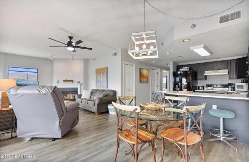 Pigeon Forge House | River Place Condos #611 3BD
