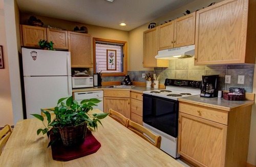 Fall River Estates Condo | River Stone Resorts & Bear Paw Suites